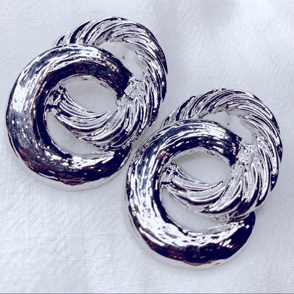 ❤️Seller’s Pick❤️ ❣️$25/3❣️ Exaggerate Sliver Plated Stud Earrings - Picture 4 of 9